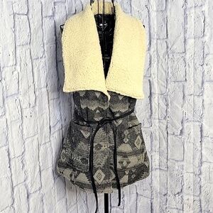 NOK NOK Aztec Pattern Women's Vest‎ Small